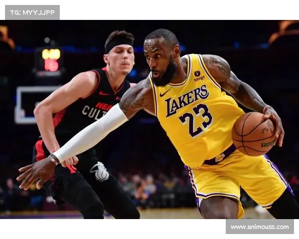 NBA赛季焦点战况解析：各大球队表现亮眼 关键球员赛场风采大揭秘